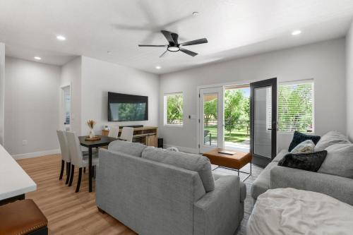 Hurricane Apartment | 4- Balcony Loft Overlooking Park, Walkable, minutes to Zion