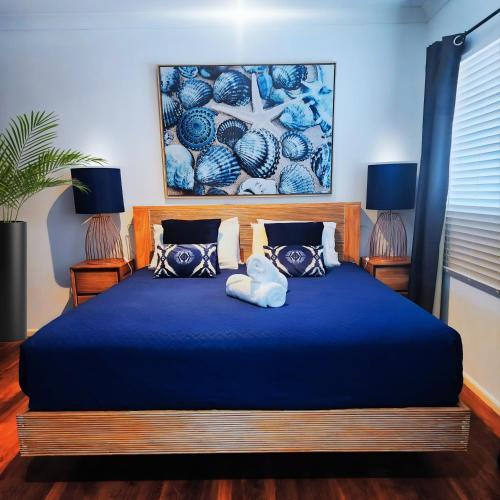 The Gardens House | 4 BDR Gardens Escape Inner City Townhouse with Secure Parking and Spa