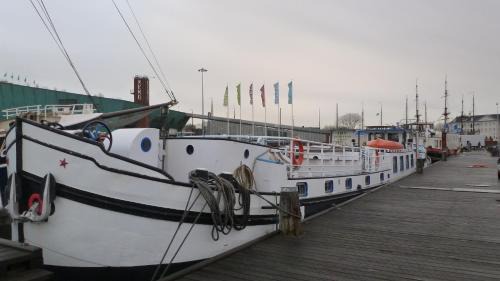 Amsterdam City Centre Boat Rental | Anna Maria II