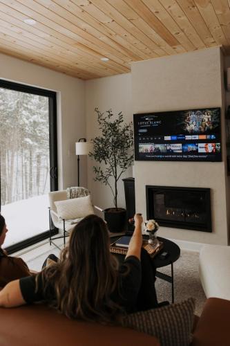 La Conception House | Forest Refuge - Fire - HotTub - Tremblant 15 min