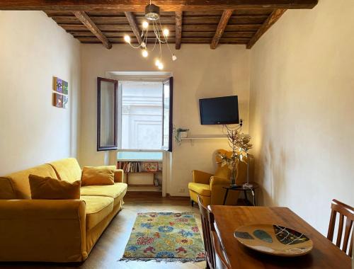 Rione VII Regola Apartment | Historical Central Rome Flat