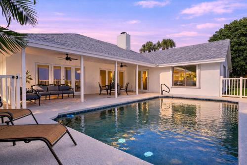 West Palm Beach House | Lakefront Pool Retreat w Fire Pit
