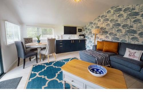 Bathford House | Scenic Cabin Set In 10 Acres Of A Nature Park