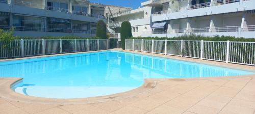 Villeneuve Loubet Beach Apartment | Studio confortable avec piscine à 2 min de la mer