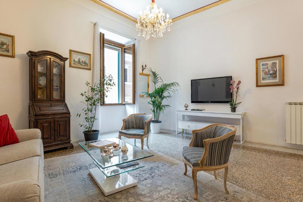 Repubblica Apartment | TreasureRome Opera & Trevi Green Suite 2BR