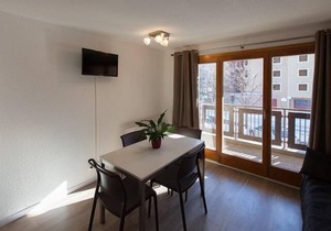 200m from resort center, 5th floor, balcony, tv, ski locker, 25m², Serre Chevalier
