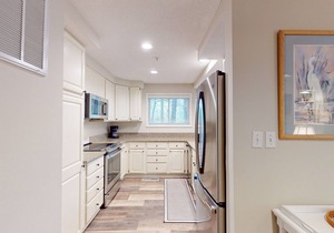 Wonderfully Updated Two Bedroom Villa Close to Pool and Beach!