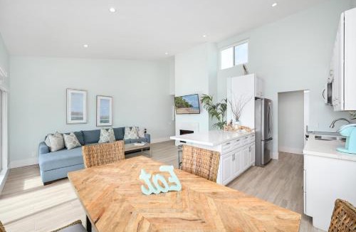 Balboa Peninsula House | 3 Bedroom home on the beach steps from Balboa Pier