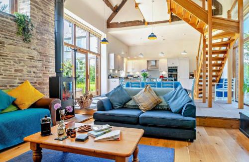 Llanfihangel Tal-y-llyn House | 4 Bed in Brecon oc-bn182
