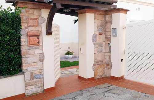 Luni Bed & Breakfast | BEE HOME