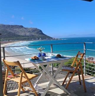 Fish Hoek House | Blue Waves