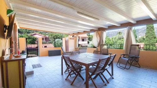 Solanas Apartment | Casa Paolana
