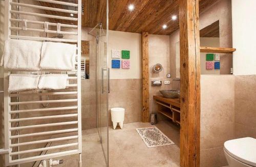 Konigsleiten Ski Chalet | Chalet in Königsleiten with Mountain Views & Spa