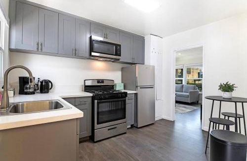 The Flats Apartment | Chic Studio Near Laugh Factory