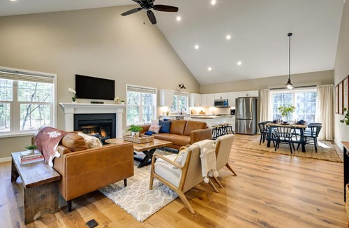 Wisconsin Dells House | Chic Wisconsin Retreat w/Deck, Grill & Fire Pit!