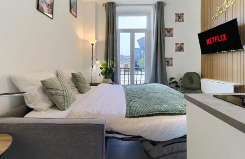 Centre Ville-Gare Apartment | City Center - Charming Studio - 2 MN Station Train