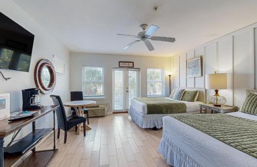 Gulf Place Apartment | Comfortable condo with kitchenette community pools & hot tub - walk to the beach