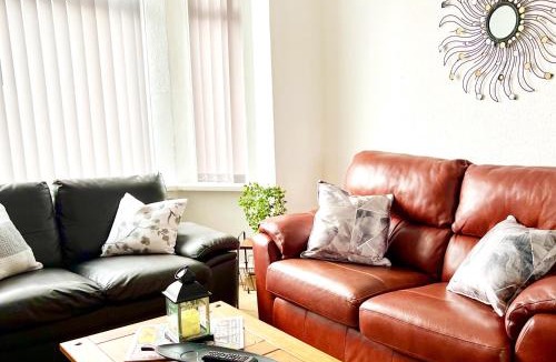 Levenshulme House | Cosy 3BDR In Levenshulme-Close To Manchester City Centre And Stockport Town- Free Parking- WiFi