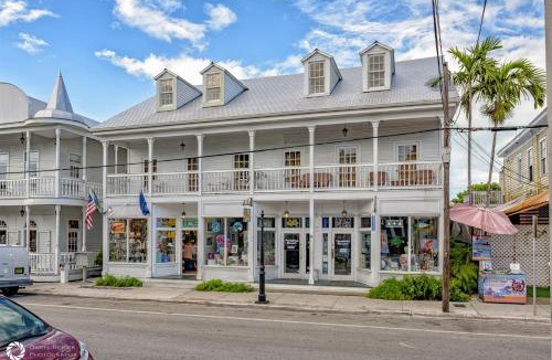 Uptown - Upper Duval Apartment | Cuban Paradise Cuban Club