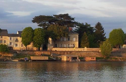 Saumur Boat Rental | Different Holidays