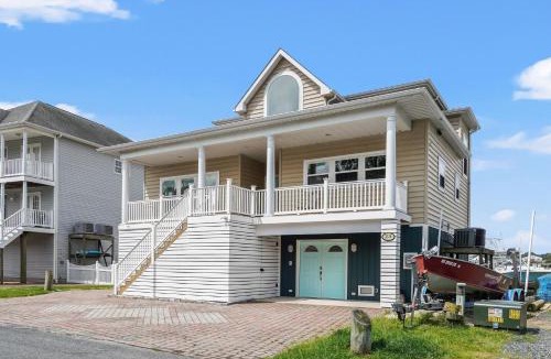 Captain's Cove House | Diving Duck - Waterfront home w Hot tub & Boat dock & King Bed
