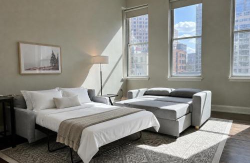 East Town Apartment | Downtown Luxe 2BR Loft Apt | Sleeps 8 | Walkable