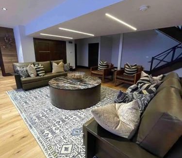 Foxfield Villa | Exclusive Villa with Expansive Space & Private Bar