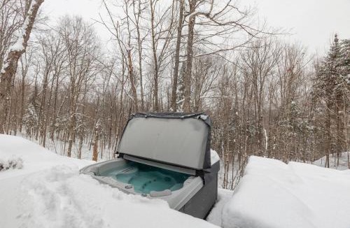 La Conception House | Forest Refuge - Fire - HotTub - Tremblant 15 min