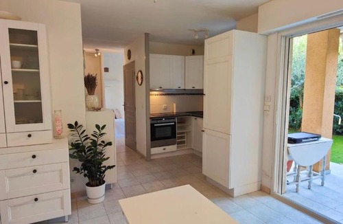 Frejus Port Apartment | Garden studio 150 m from the beach