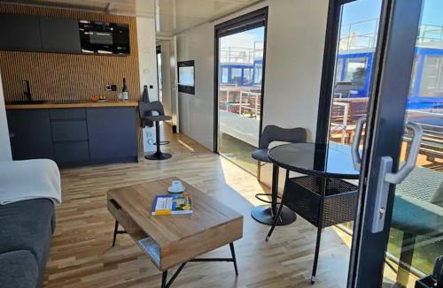 Berliner Vorstadt Boat Rental | Hausboot Seaside