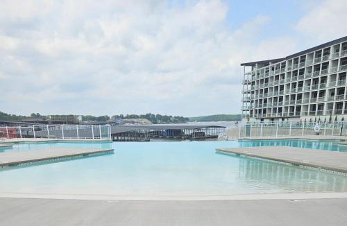 Osage Beach House | Lake-View Patio + Pool Access: Osage Beach Condo