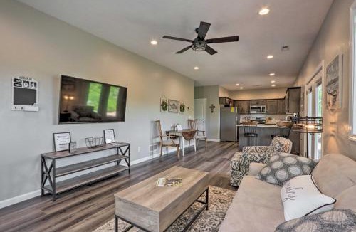 Camdenton House | Lake Views, Fire Pit! ‘Blue Cabin’ Ozarks Getaway