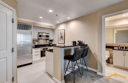 Las Vegas House | MGM Signature-27-820 1Br 2Ba F1 Pits Suite Balcony