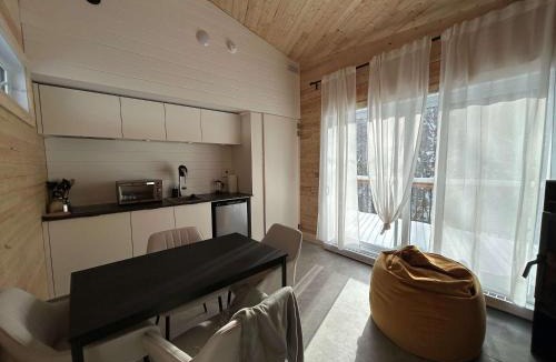 Notre-Dame-Auxiliatrice-de-Buckland Ski Chalet | Micro-Cabine int the Mountains - Solstice 3