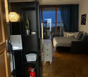 Aurelio Apartment | Miro Home