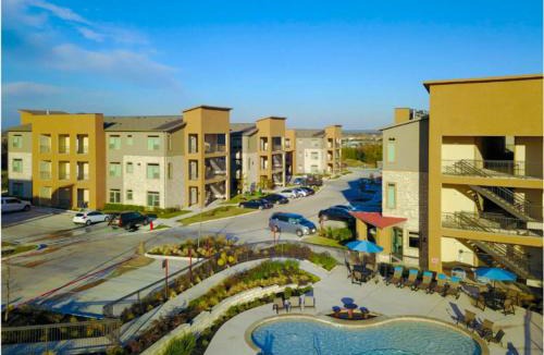 Montopolis Apartment | Modern Austin 2BR 2B Apt with Pool Parking & WIFI