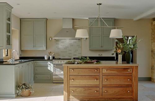 Broadway Villa | Pye Corner a Cotswold Manor with seasonal outdoor heated pool