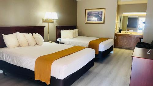 Martell Hotel | Rodeway Inn Jackson