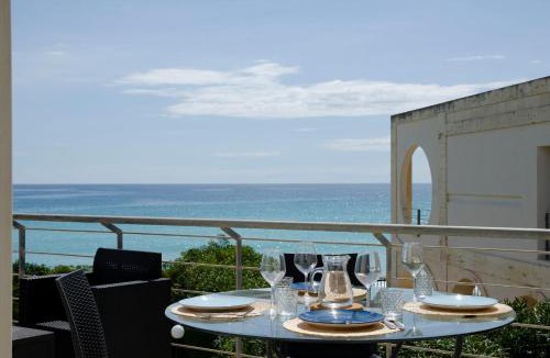 Noto Marina Villa | Seafront Villa with Private Access to the Sea 3 Bedrooms, 3 Bathrooms, private Garden BAIA DELLE SIRENE