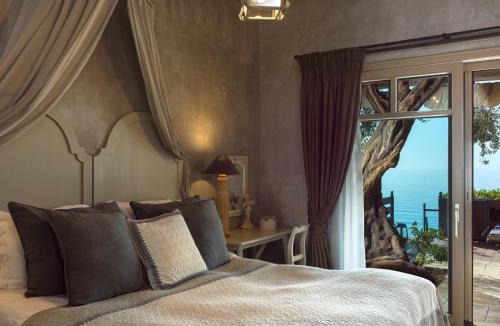 Afissos House | Six Keys