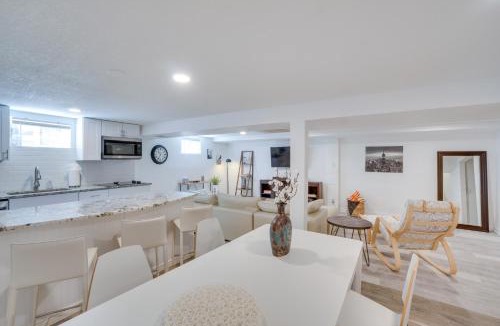 Castlewood Apartment | Sleek & Central Centennial Apartment w/Fireplace!