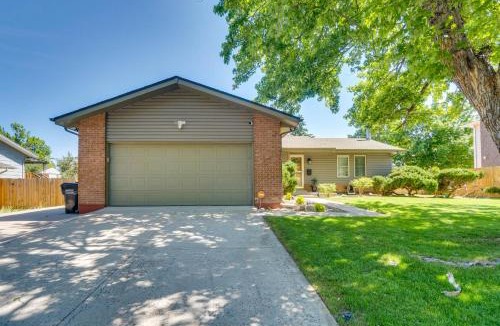 Castlewood Apartment | Sleek & Central Centennial Apartment w/Fireplace!