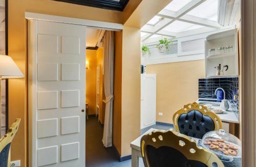 Rione III Colonna Apartment | Spanish Steps Boutique Gold Apartment