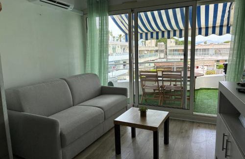 Villeneuve Loubet Beach Apartment | Studio confortable avec piscine à 2 min de la mer