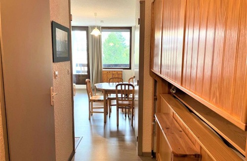 La Salle-les-Alpes Apartment | Studio cosy 4 pers à La Salle-les-Alpes, 250m du télécabine, balcon et parking privé - FR-1-330F-54