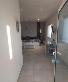 Les Pennes-Mirabeau Apartment | Studio privé attenant Villa Piscine