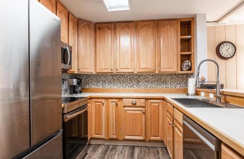 Mammoth Lakes House | Summit Forester #47 BLDG.2 Bedrm/2 bath Ski in Ski Out! Steps to Chair 15 at Little Eagle Lodge!