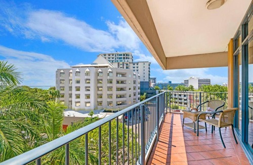 Darwin City Centre Apartment | Sweeping Harbourfront Views atop Tropical Resort