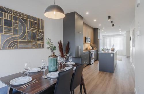 West Hillhurst House | Upper and Lower, Great for Large Families, Fenced Yard
