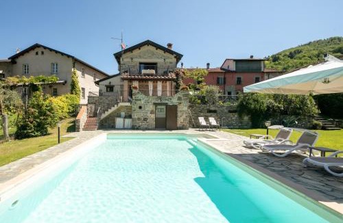 Fivizzano Villa | Villa with private pool Fivizzano 9 by VacaVilla